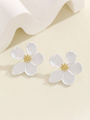 1pair Exaggerated European & American Style Metal Flower Stud Earrings 1pair Exaggerated European & American Style Metal Flower Stud Earrings