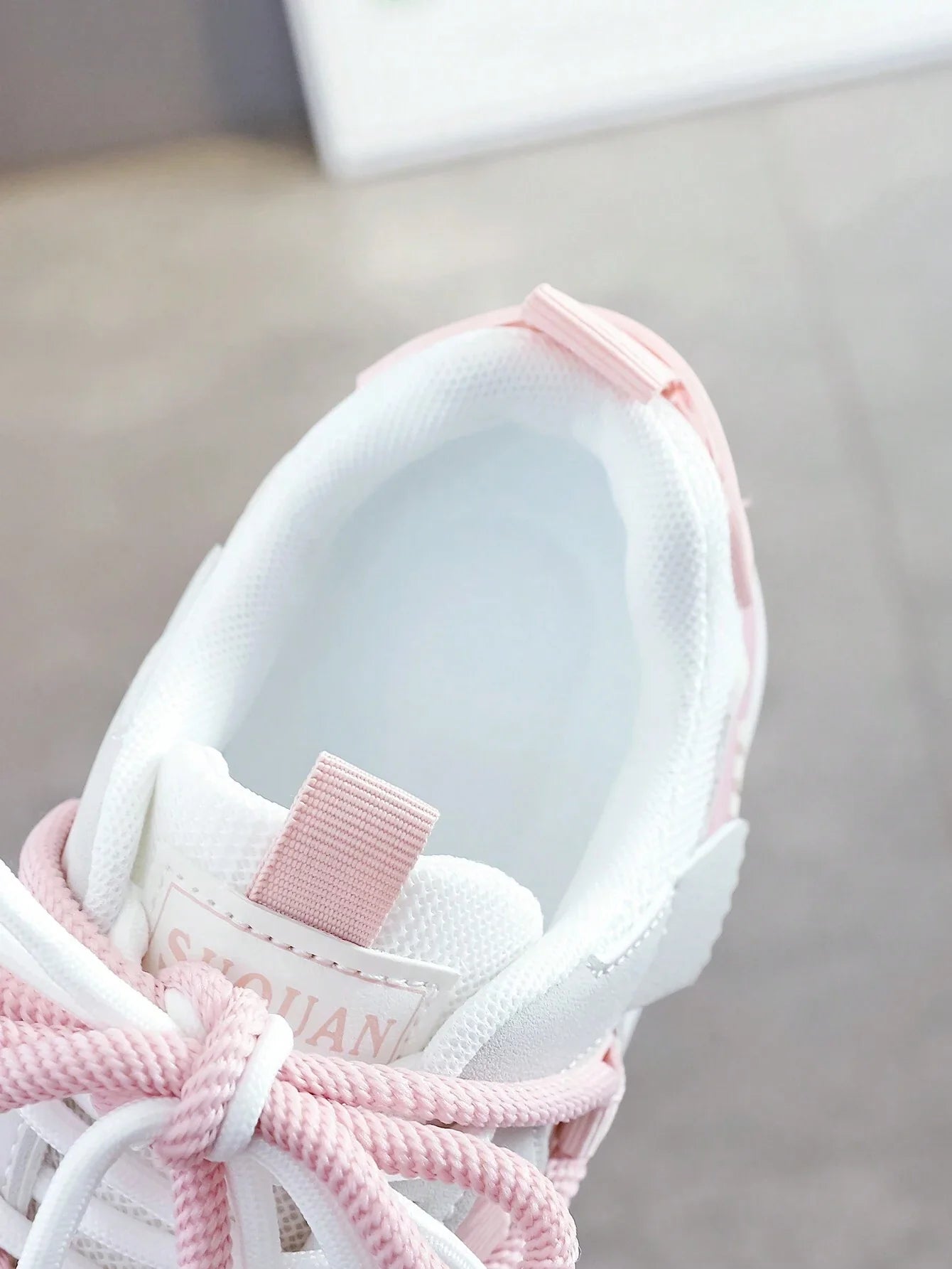 1 Pair Women's Fashionable Casual Lightweight Sneakers, Versatile Student Wear 1 Pair Women's Fashionable Casual Lightweight Sneakers, Versatile Student Wear