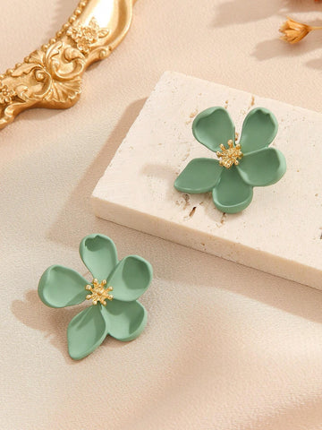 1pair Exaggerated European & American Style Metal Flower Stud Earrings 1pair Exaggerated European & American Style Metal Flower Stud Earrings