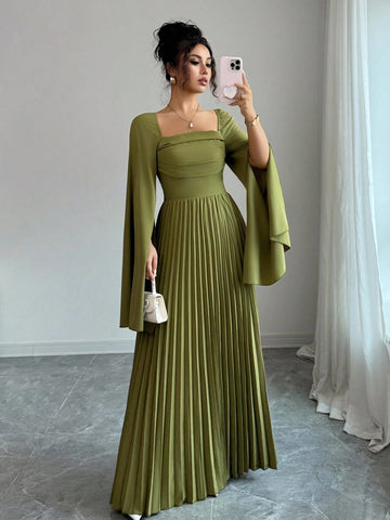 Fashionable Long Autumn Dress Fashionable Long Autumn Dress