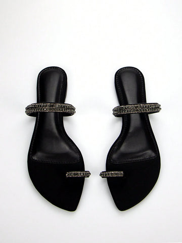 Fashionable Heart Shaped Toe Flat Toe Ring Sandals Fashionable Heart Shaped Toe Flat Toe Ring Sandals