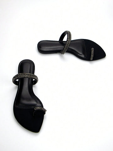 Fashionable Heart Shaped Toe Flat Toe Ring Sandals Fashionable Heart Shaped Toe Flat Toe Ring Sandals