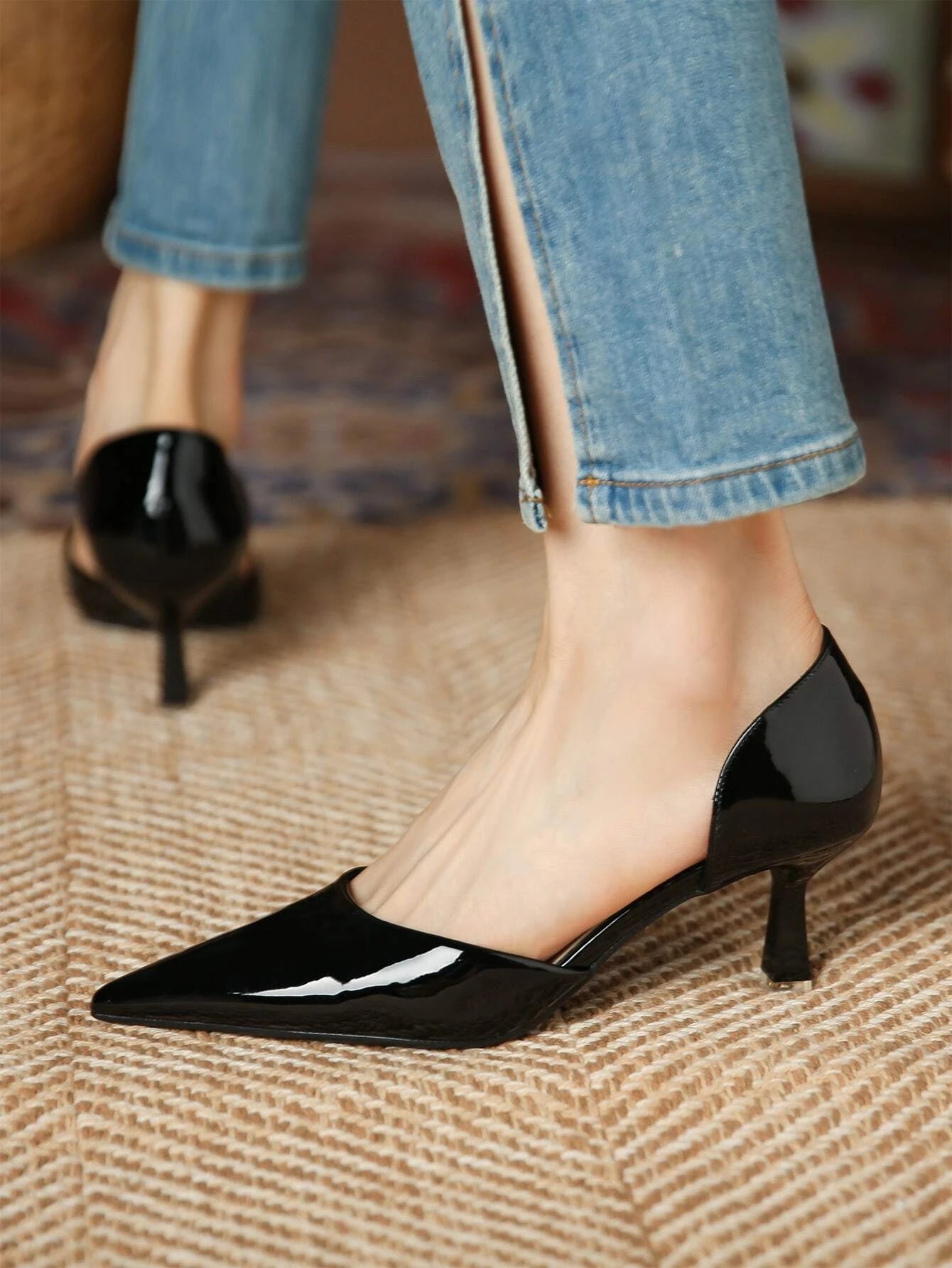 Women Point Toe Pyramid Heeled Court Pumps