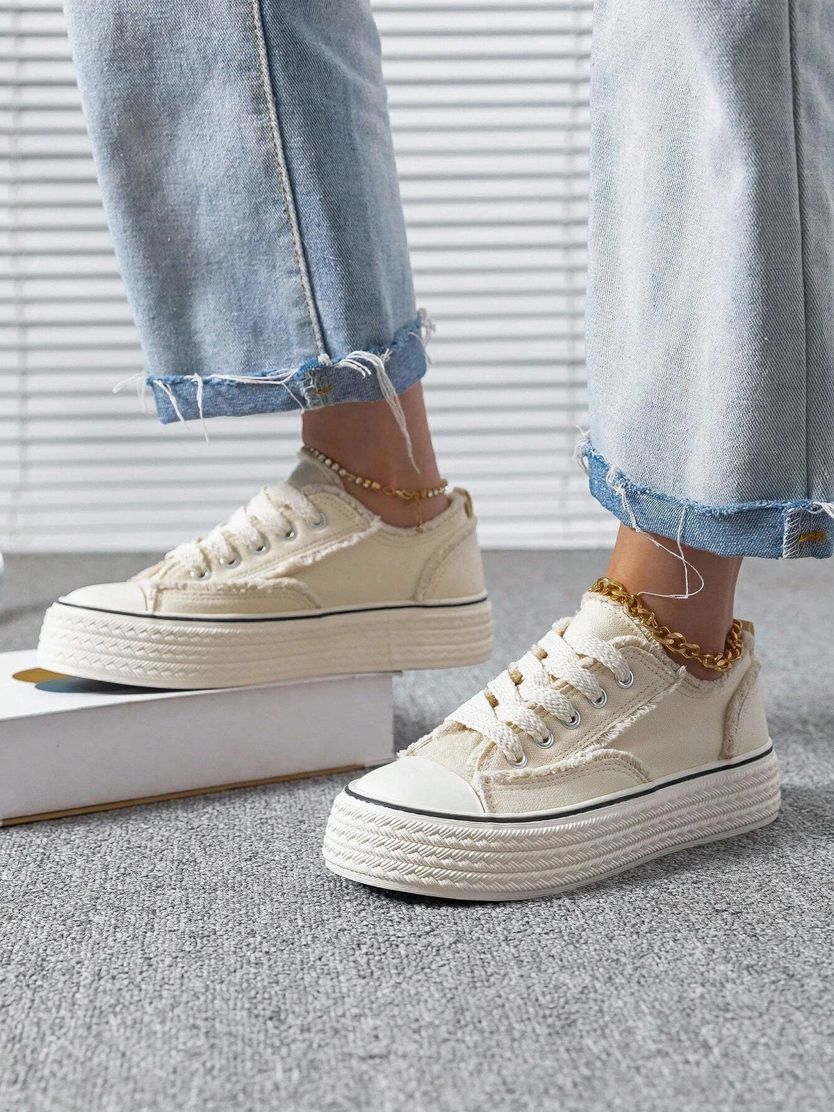 Women's Fashionable Versatile Spring/Summer Outdoor White Lace-Up Round Toe Canvas