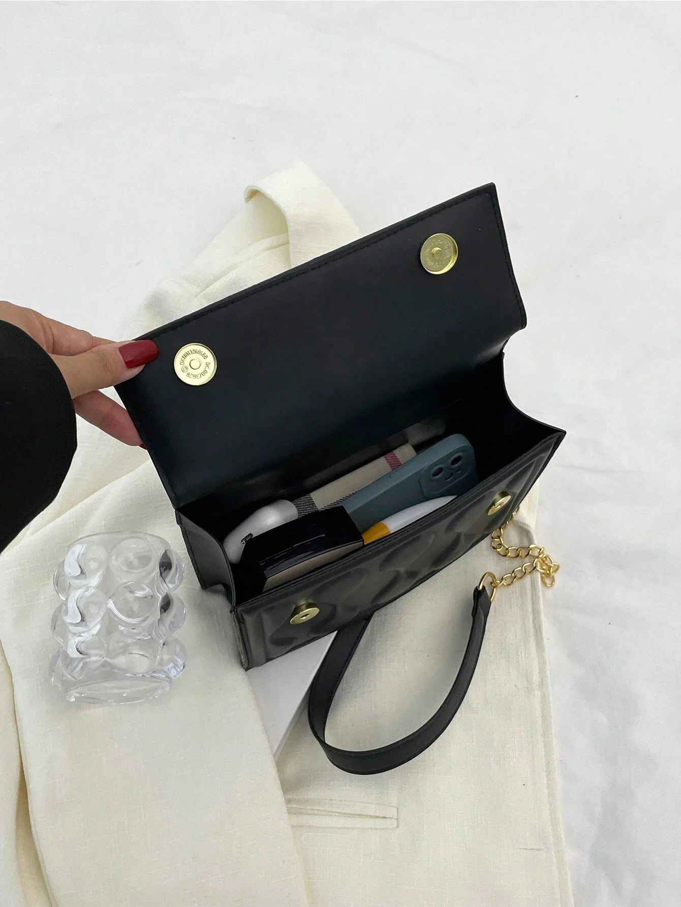 Fashionable New Arrival 3d Embossed Stereo Shoulder Bag With Large Capacity