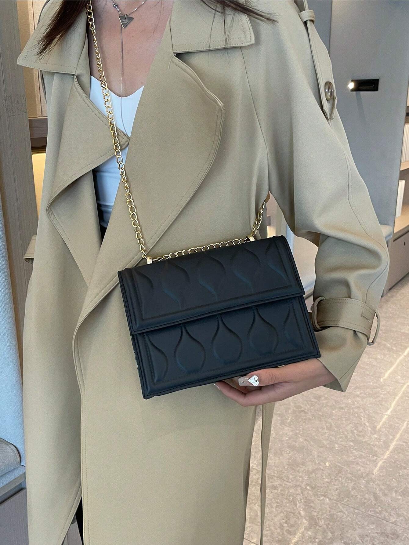 Fashionable New Arrival 3d Embossed Stereo Shoulder Bag With Large Capacity