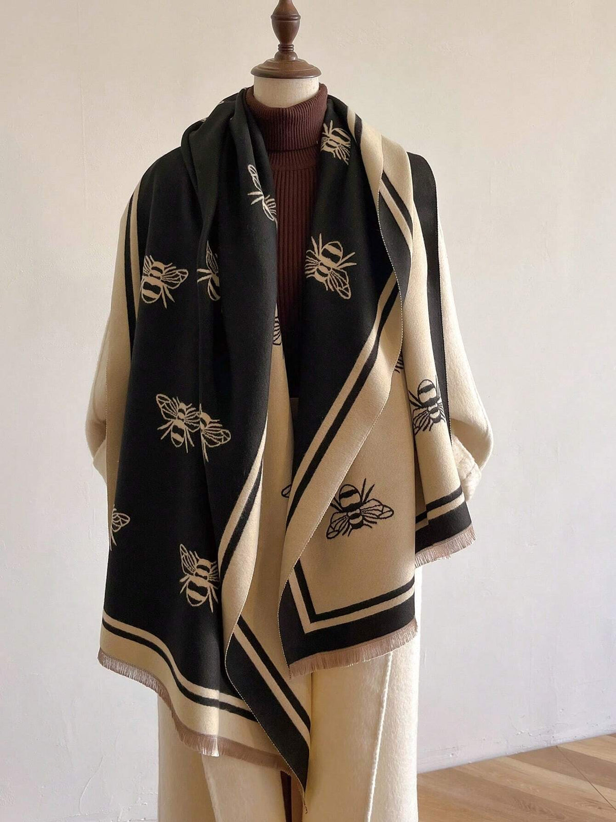 Cute 1pc Women's Double-Sided Imitation Cashmere Black And Beige Bee Jacquard Warm Scarf Shawl