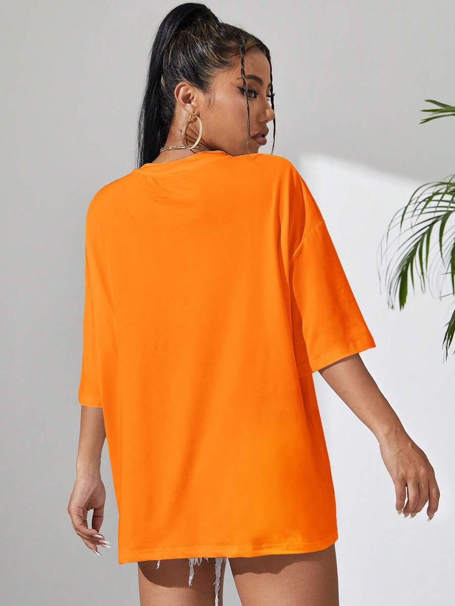 EZwear Sculpture And Letter Graphic Drop Shoulder Oversized Tee