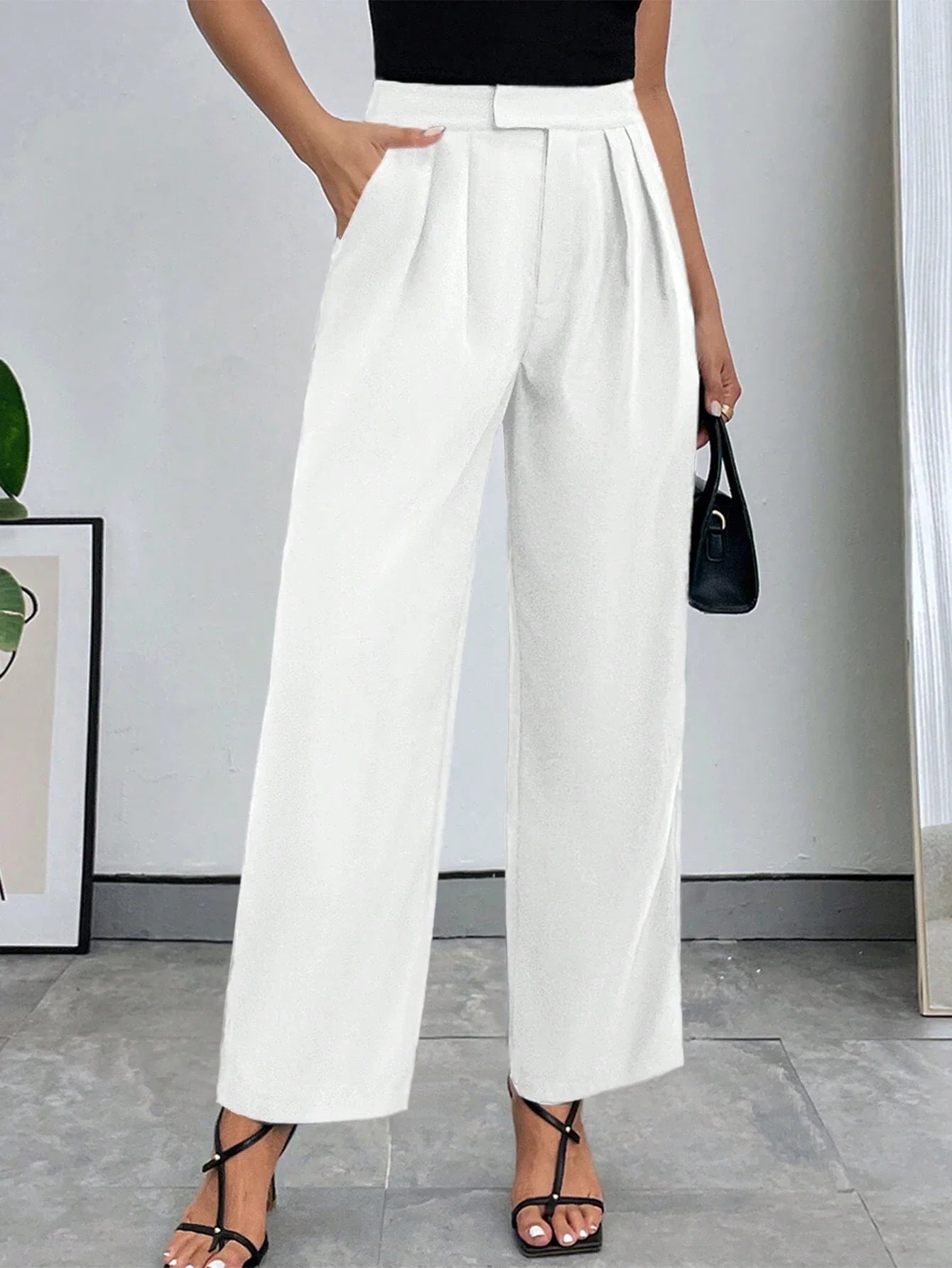 Priv� Solid Color Slant Pocket Trousers
