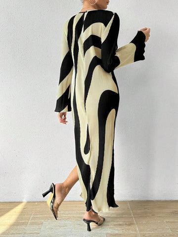 Raffin�a Women's Pattern Printed Bell Sleeve Dress Maxi