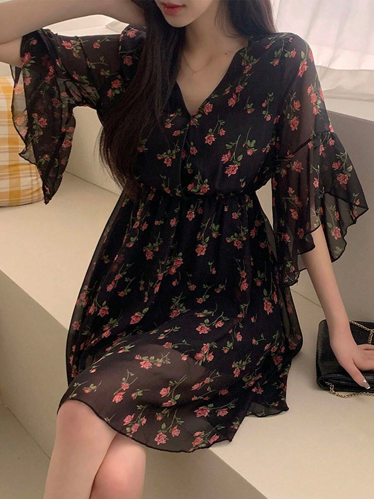 DAZY Floral Print V-Neck Ruffled Edge Decorated Hem Dress