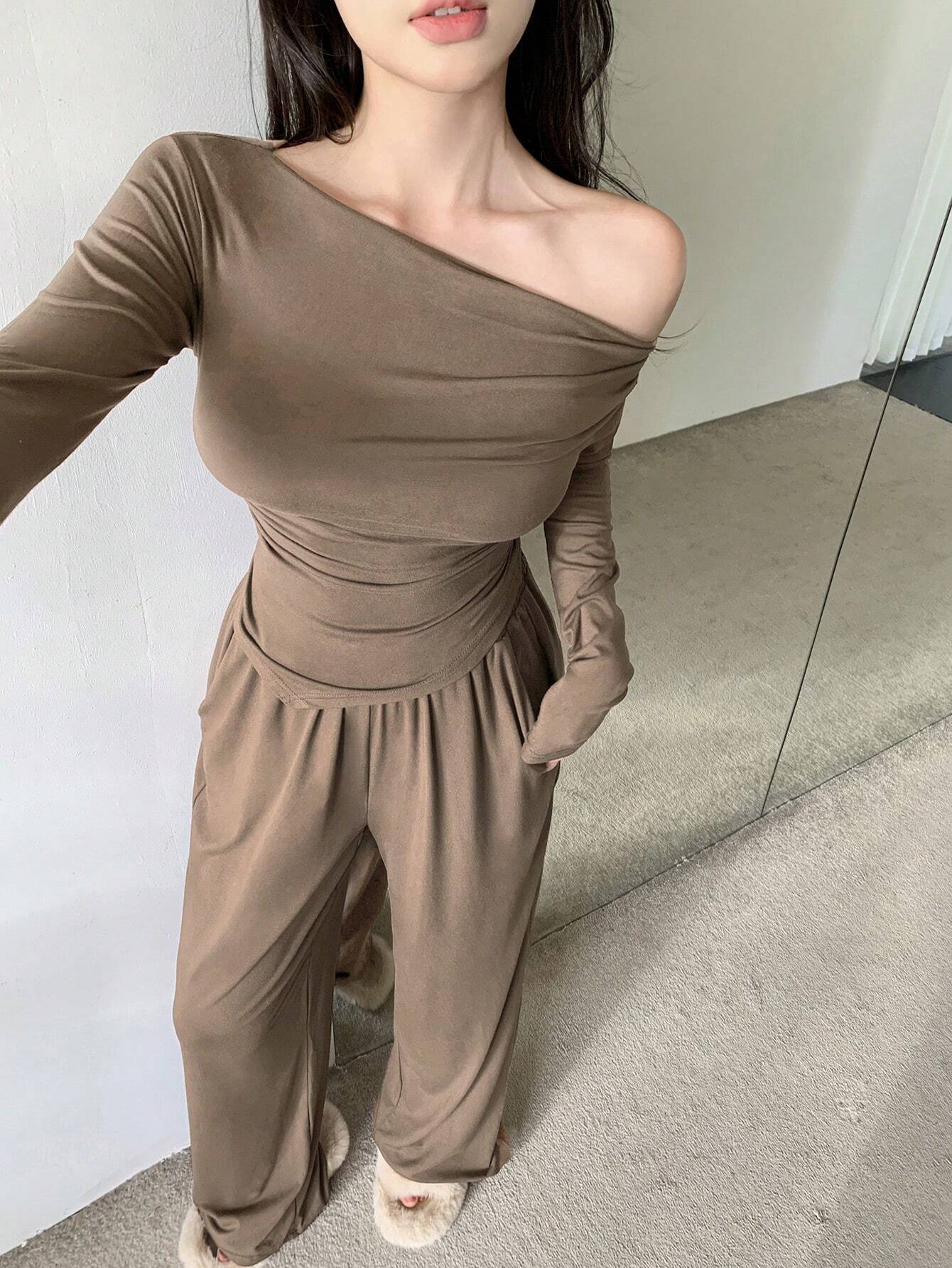 DAZY Women's Irregular Shoulder Ruched T-Shirt And Wide-Leg Pants Set