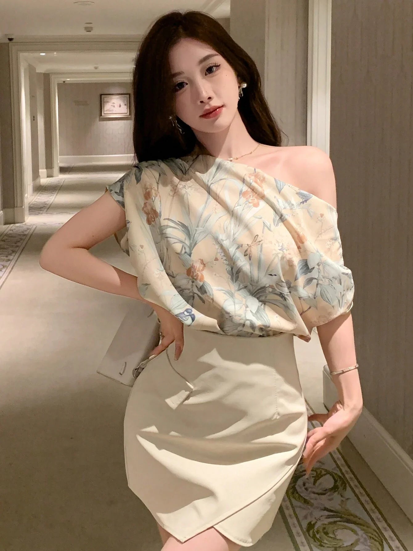 DAZY Women's Loose-Fit Blouse With All-Over Floral Print
