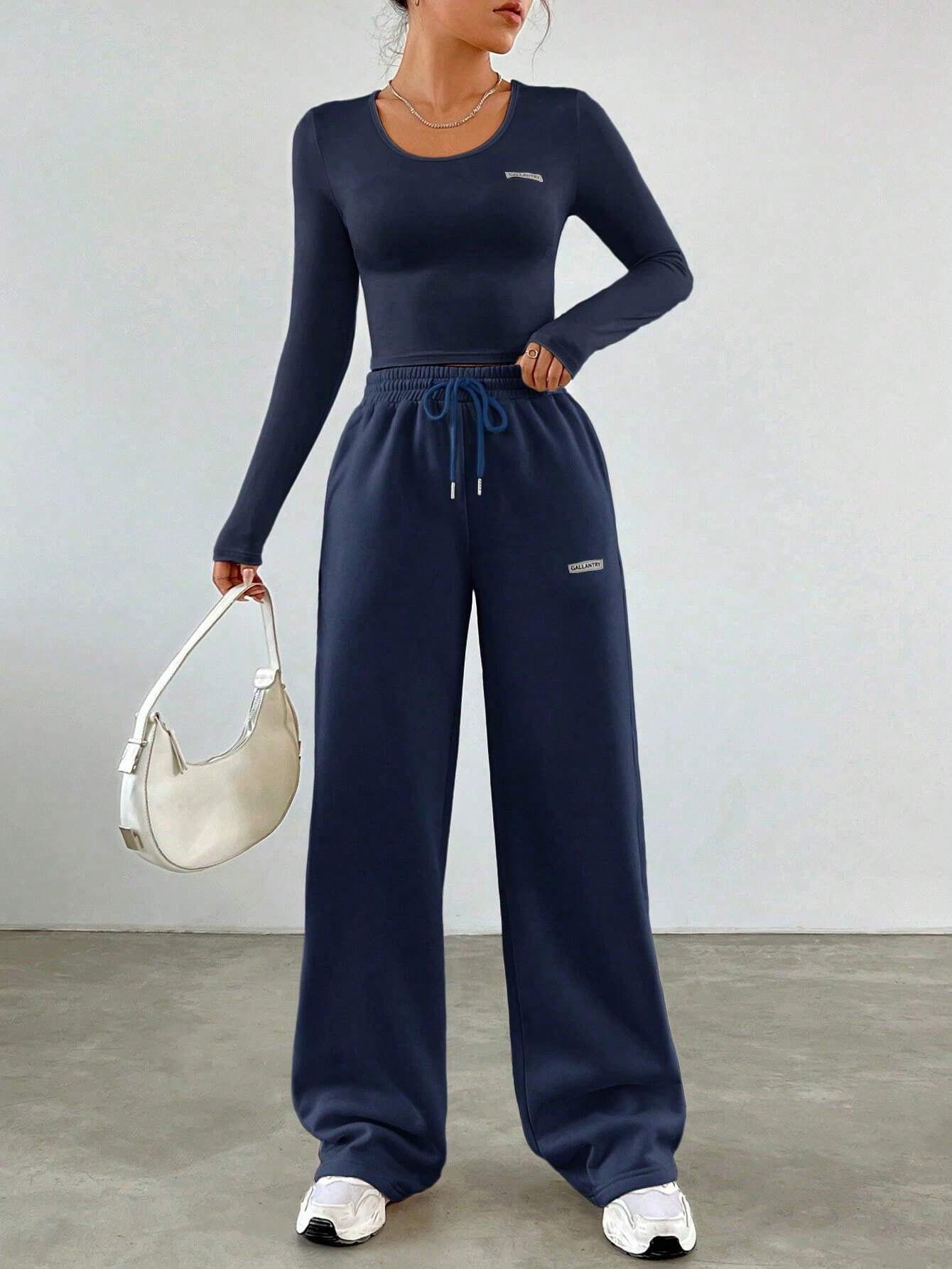 EZwear Spring Blue Y2k Letter Patched Crop Tee & Drawstring Waist Sweatpants Two Piece Set