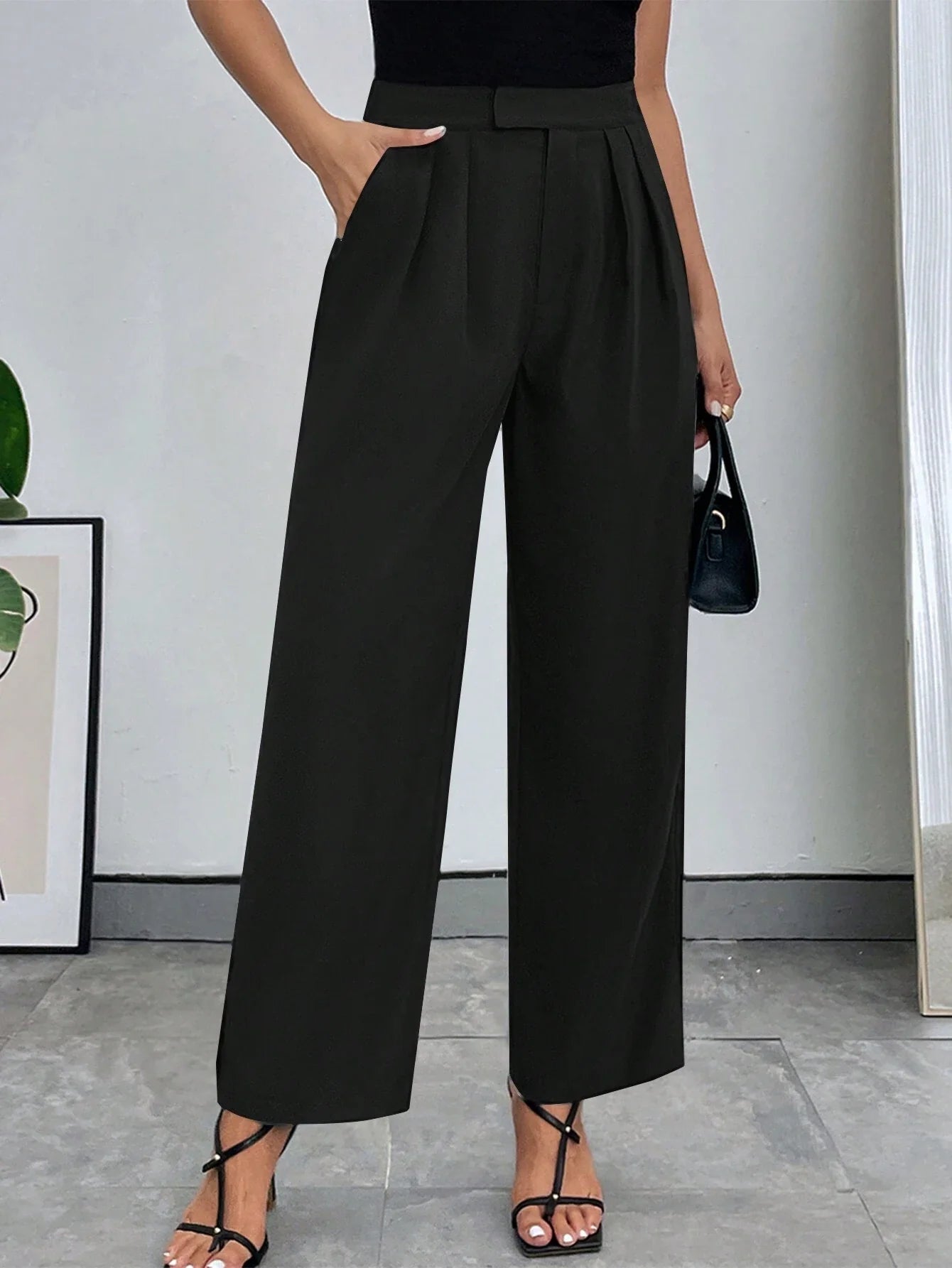 Priv� Solid Color Slant Pocket Trousers