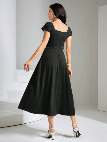 Mulvari Solid Square Neck A-line Dress