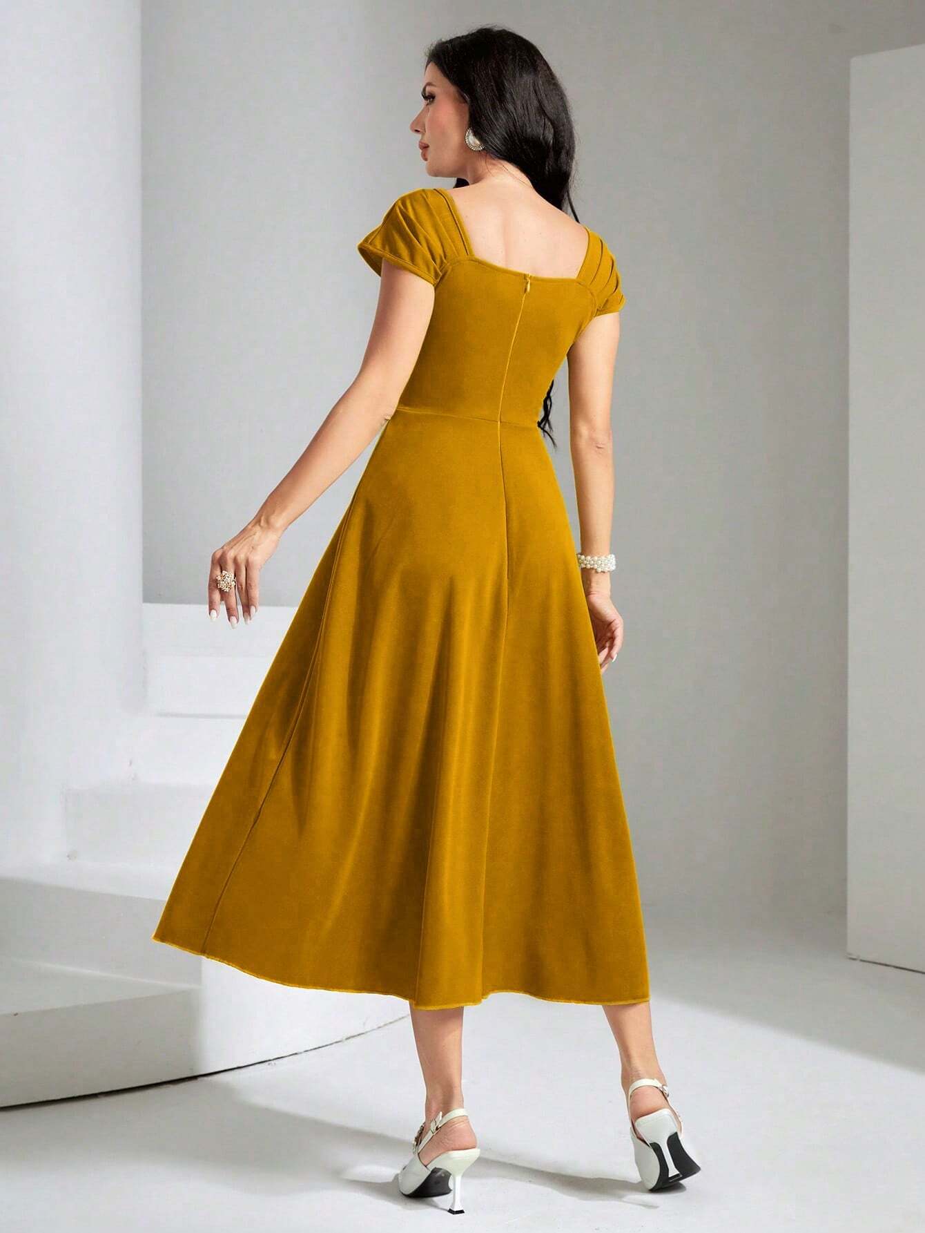 Mulvari Solid Square Neck A-line Dress