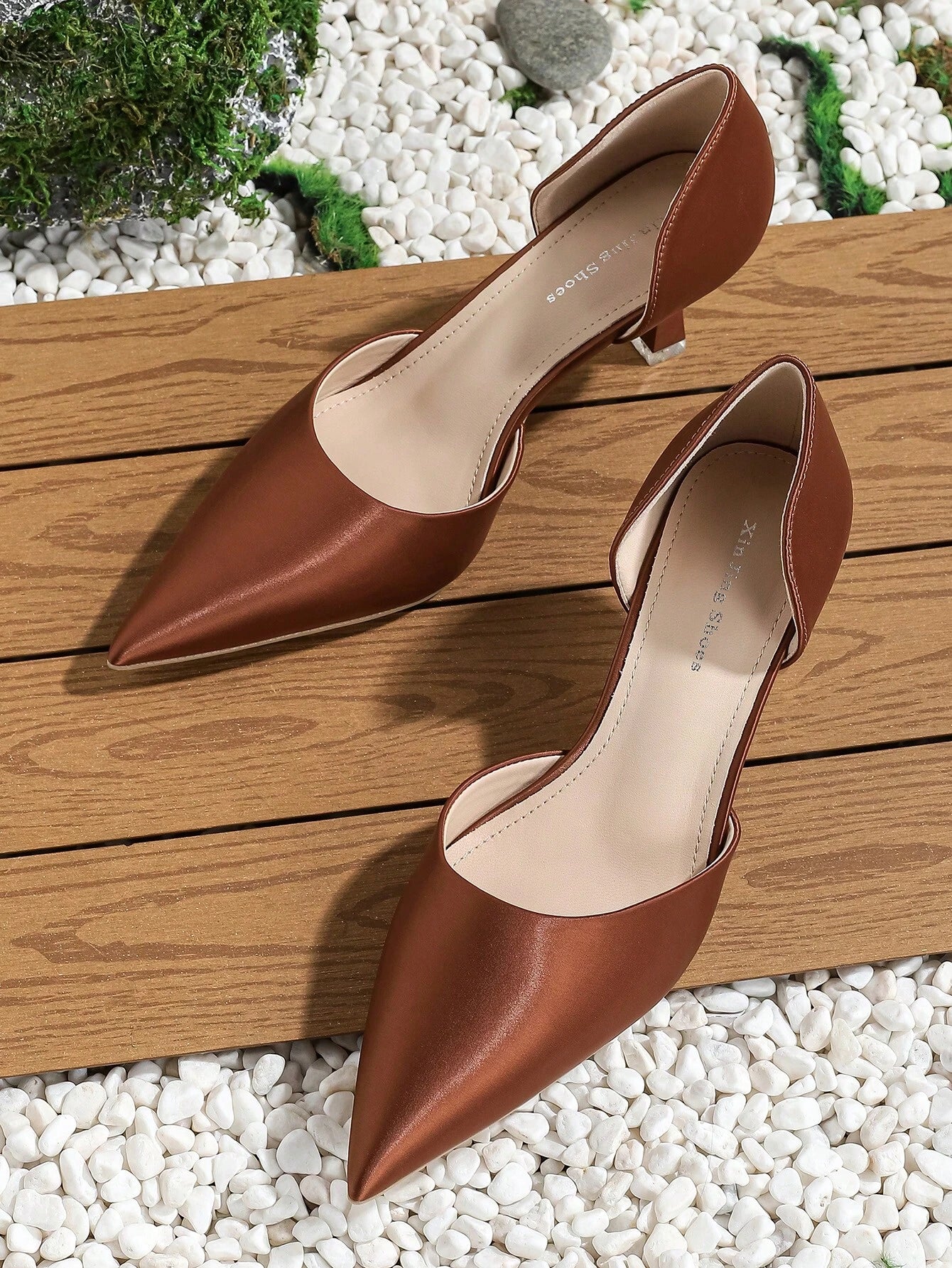 Women Point Toe Pyramid Heeled Court Pumps