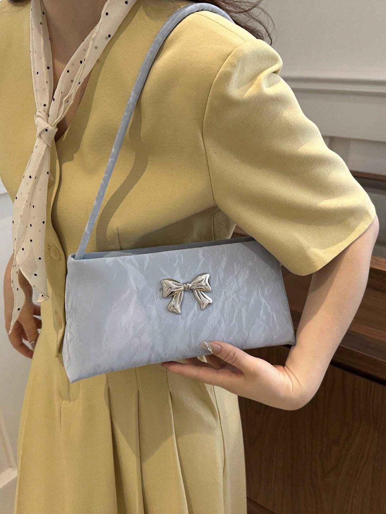 Fashionable Women's Shoulder Bag With Bow Decoration