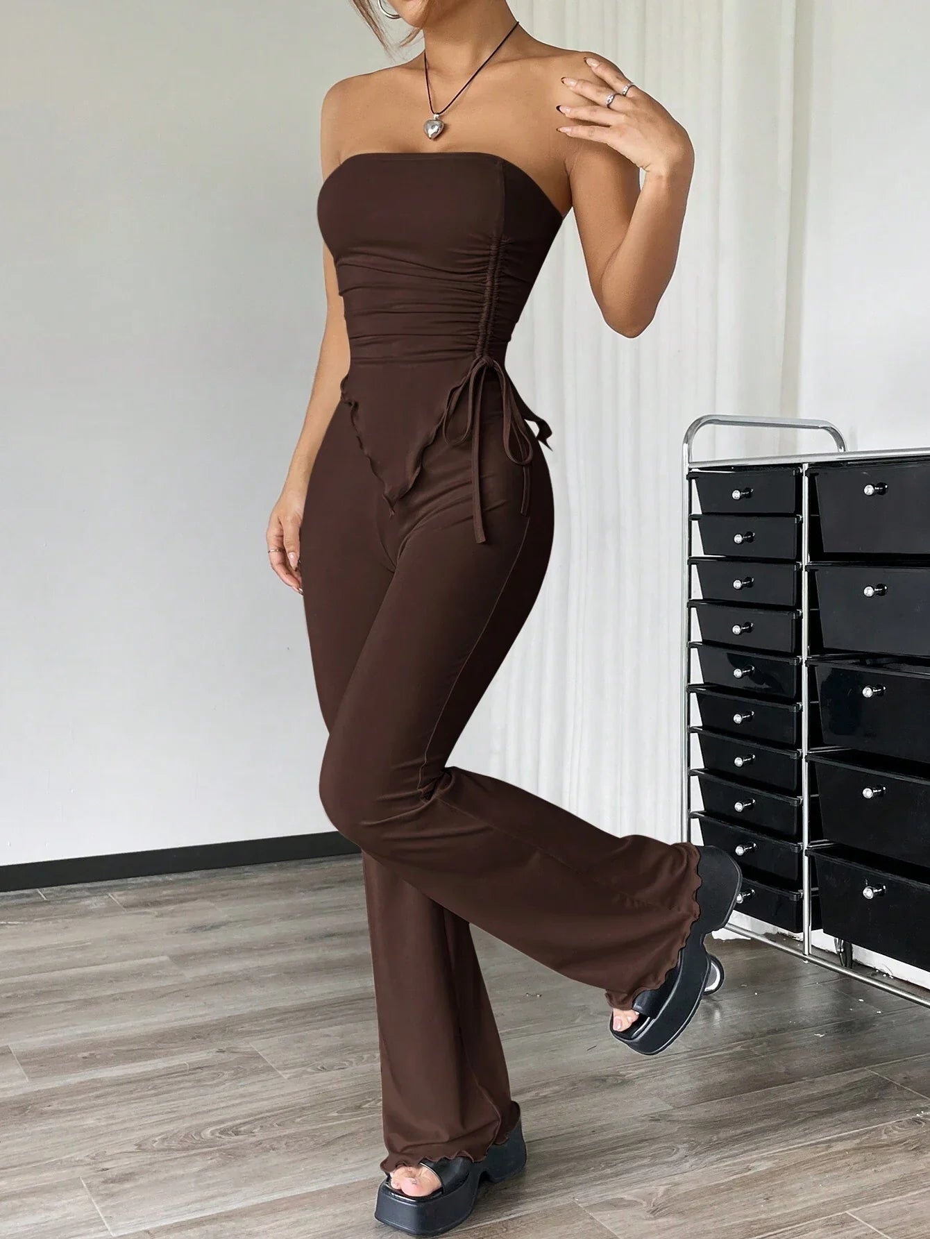 EZwear 2pcs Casual Solid Color Ruched Asymmetric Hem Tube Top And Flared Pants Set