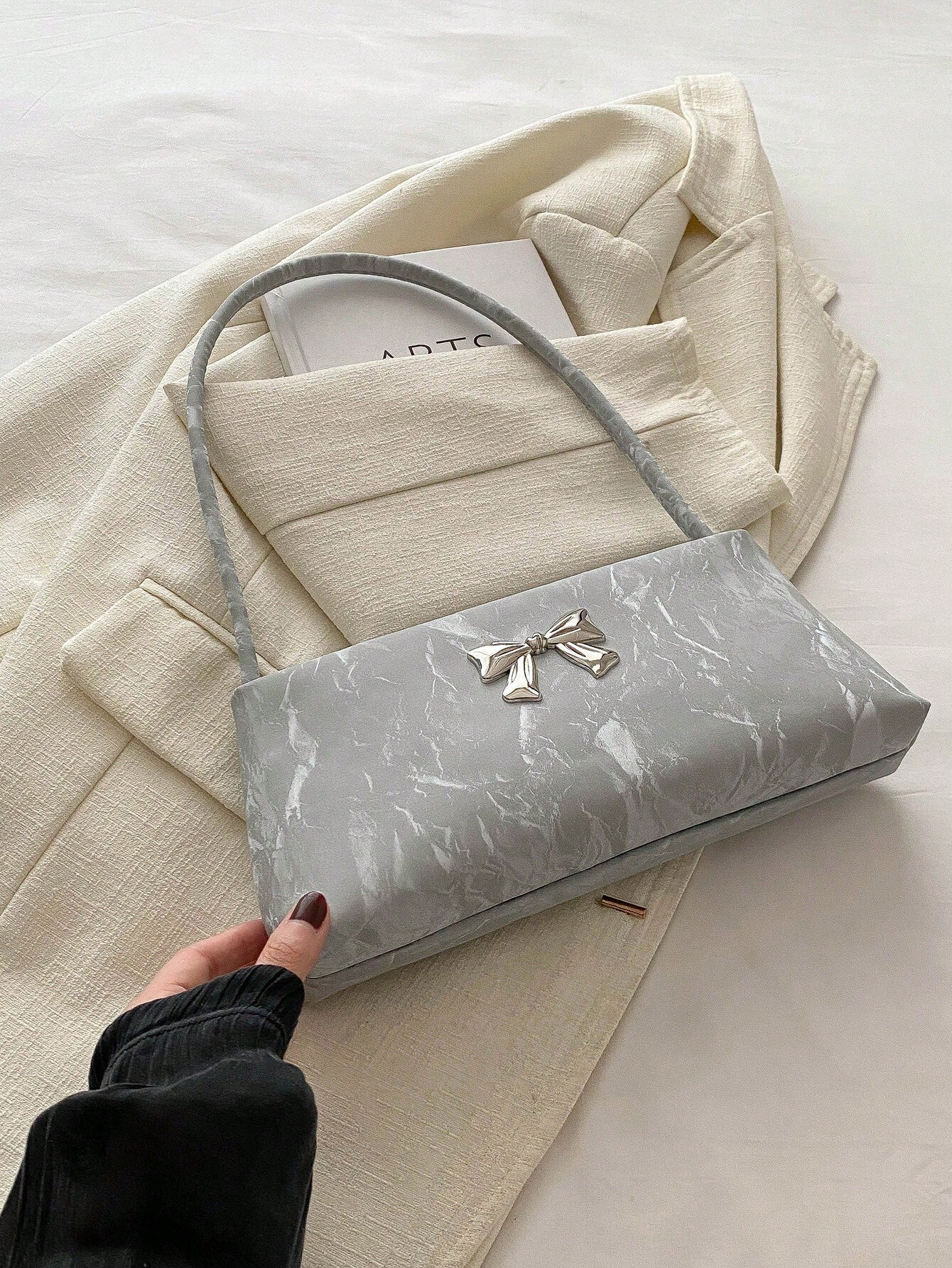 Fashionable Women's Shoulder Bag With Bow Decoration