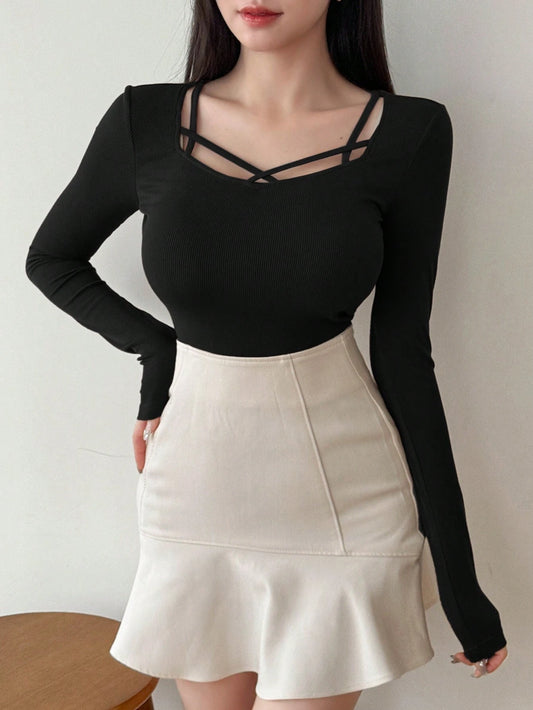 DAZY Women's Solid Color Simple Daily Crossed Strap Long Sleeve T-Shirt
