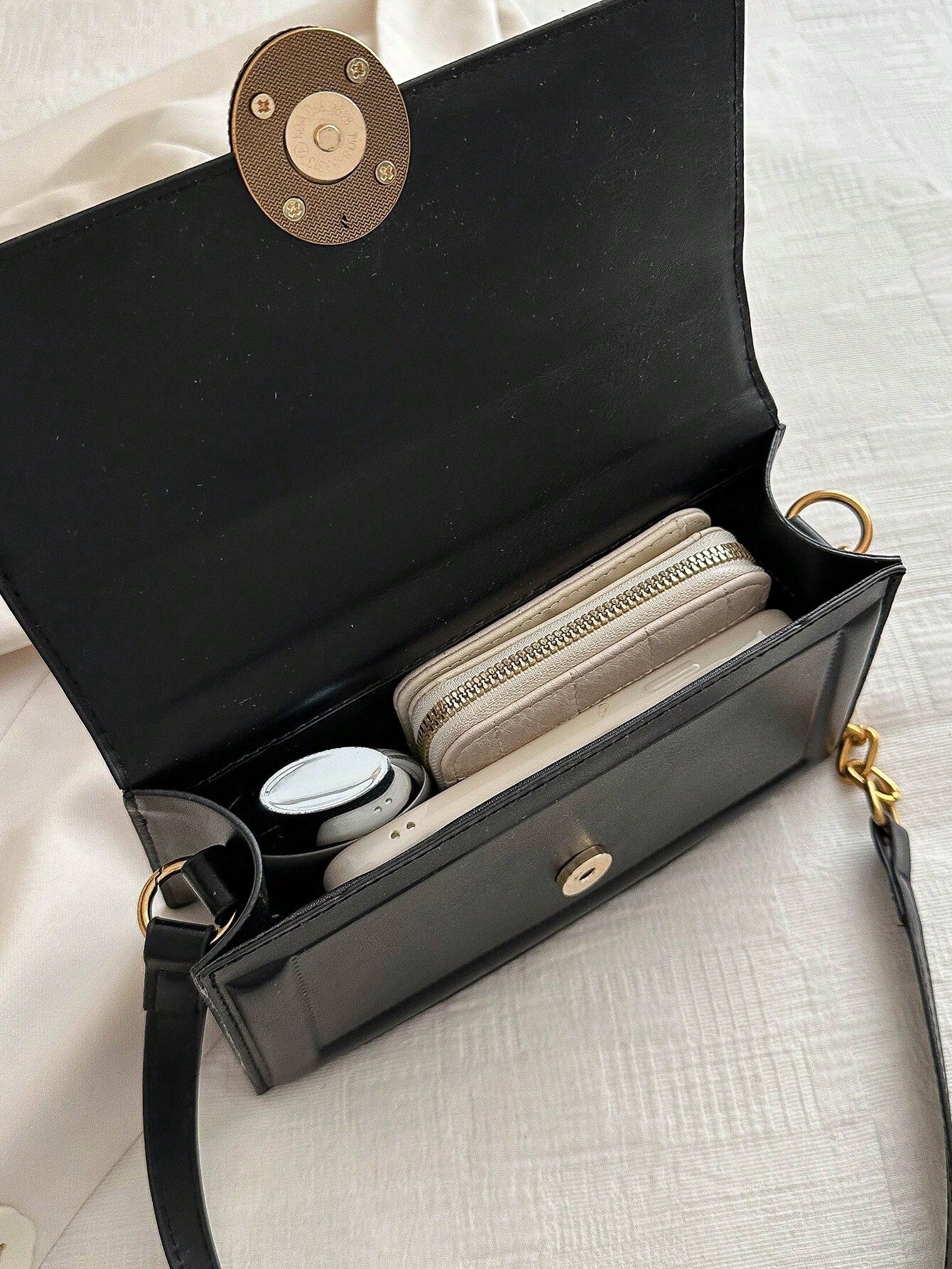 Fashion Solid Color Vintage Metal Lock Buckle Bag