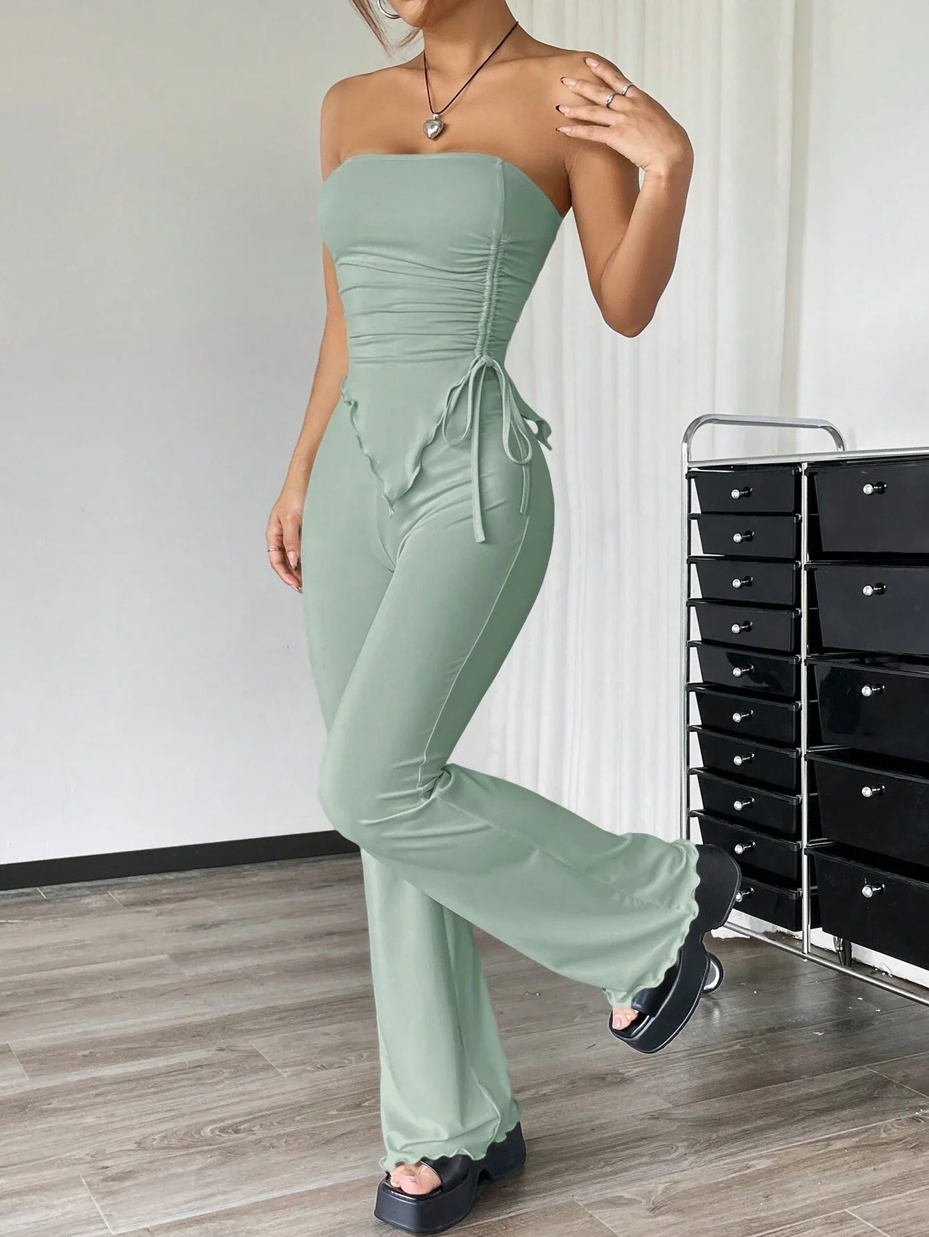 EZwear 2pcs Casual Solid Color Ruched Asymmetric Hem Tube Top And Flared Pants Set