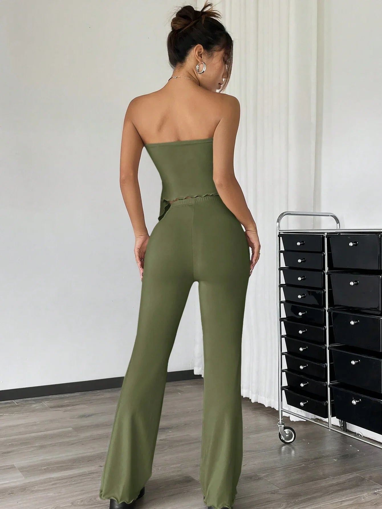 EZwear 2pcs Casual Solid Color Ruched Asymmetric Hem Tube Top And Flared Pants Set