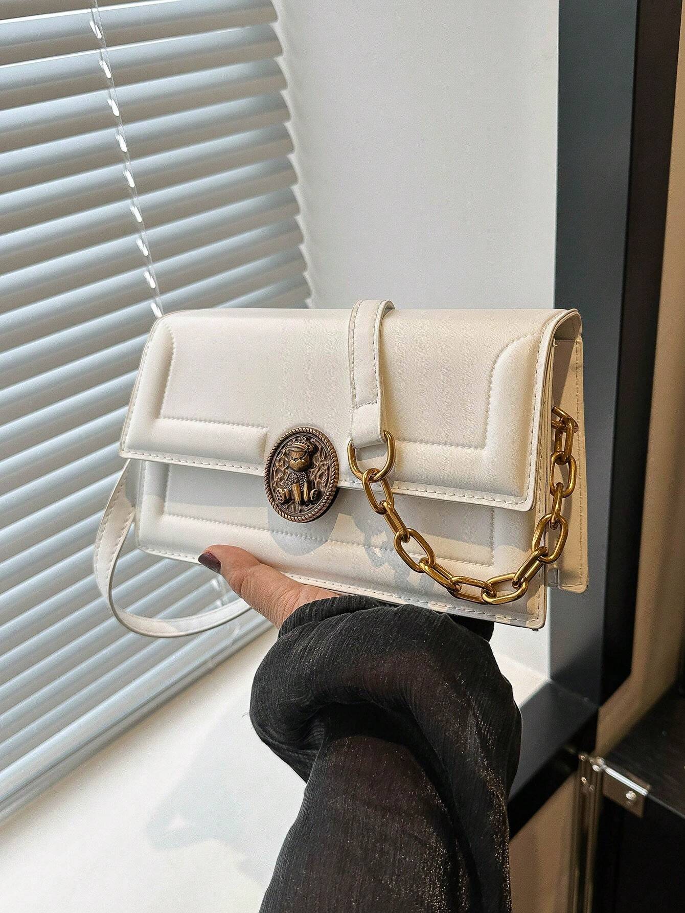 Fashion Solid Color Vintage Metal Lock Buckle Bag