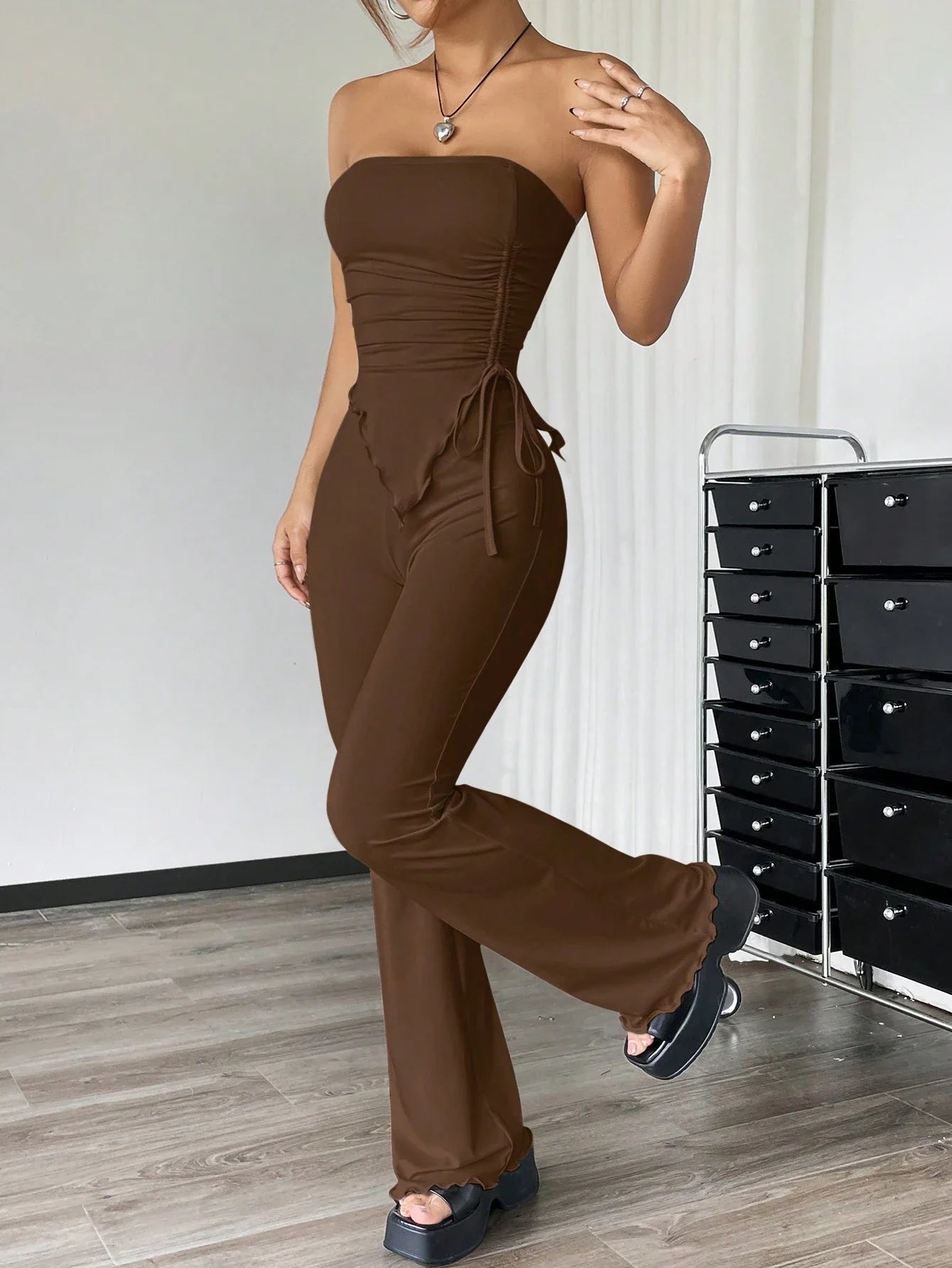 EZwear 2pcs Casual Solid Color Ruched Asymmetric Hem Tube Top And Flared Pants Set
