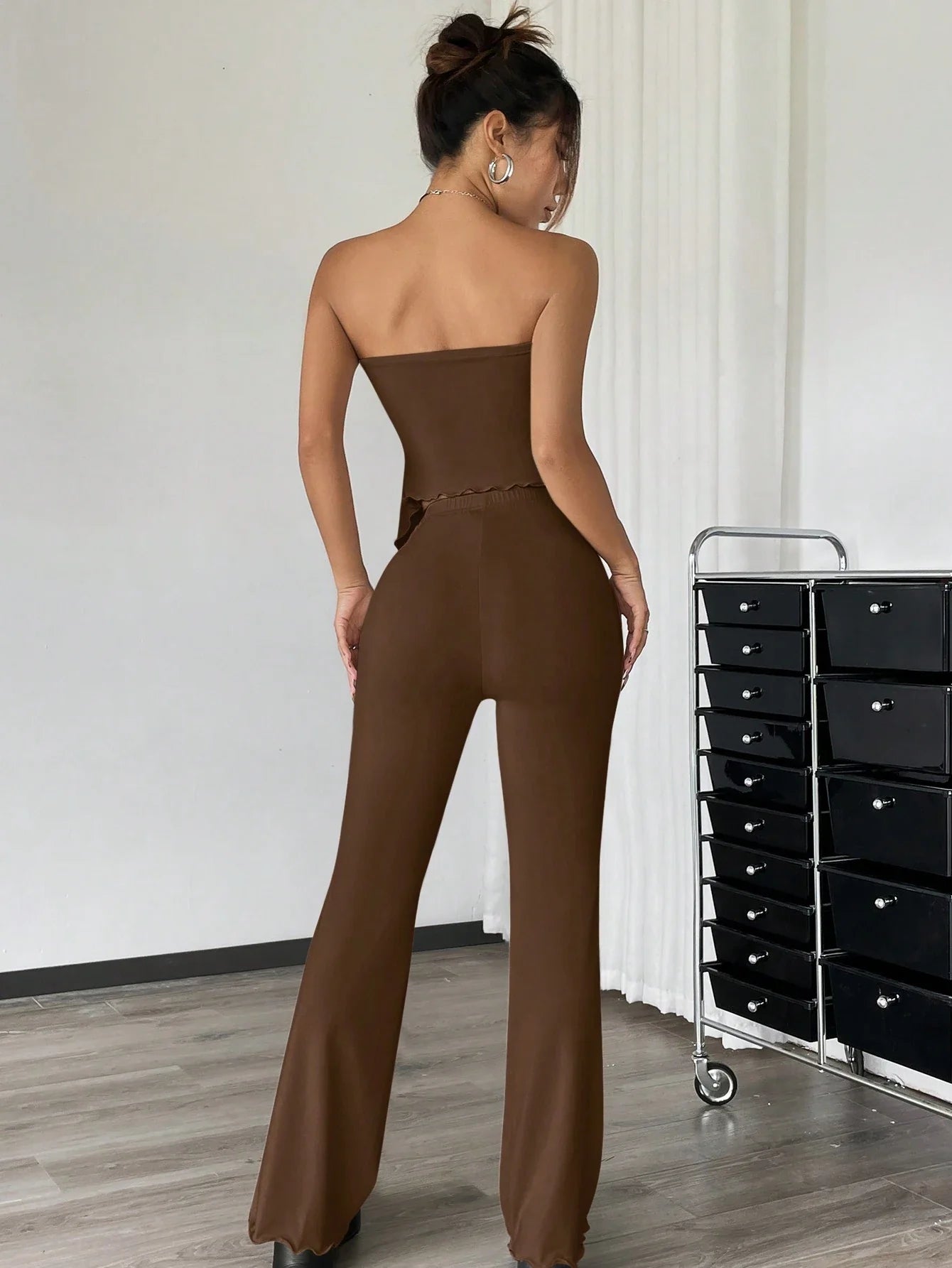 EZwear 2pcs Casual Solid Color Ruched Asymmetric Hem Tube Top And Flared Pants Set