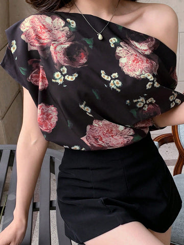 DAZY Women's Loose-Fit Blouse With All-Over Floral Print