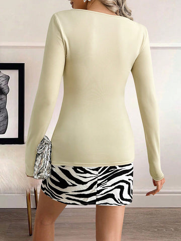 Clasi Women Elegant Solid-Color V-Neck 3D Floral Decor Fitted Long Sleeve T-Shirt