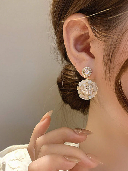 1pair Elegant White Flower Earrings With Pearls