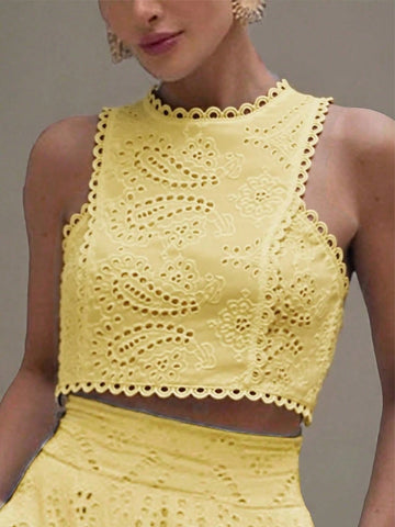 1pc Vintage Floral Hollow Out Full Embroidery Sleeveless Crew Neck Crop Top