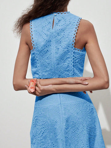 1pc Vintage Floral Hollow Out Full Embroidery Sleeveless Crew Neck Crop Top