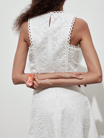 1pc Vintage Floral Hollow Out Full Embroidery Sleeveless Crew Neck Crop Top