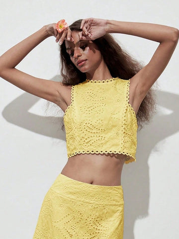 1pc Vintage Floral Hollow Out Full Embroidery Sleeveless Crew Neck Crop Top