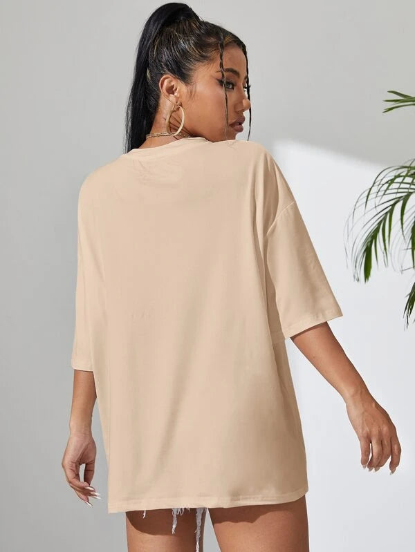 EZwear Sculpture And Letter Graphic Drop Shoulder Oversized Tee