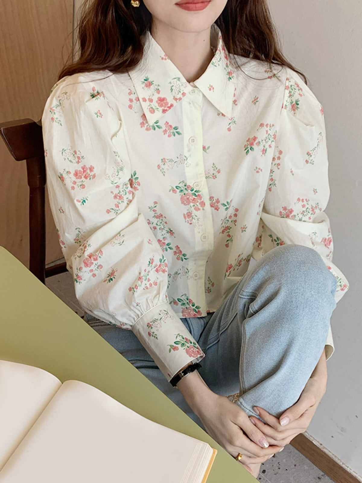 DAZY Ditsy Floral Puff Sleeve Crop Shirt