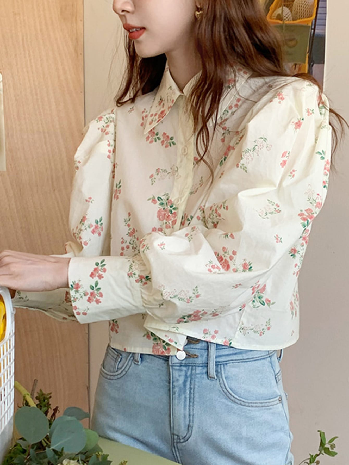 DAZY Ditsy Floral Puff Sleeve Crop Shirt