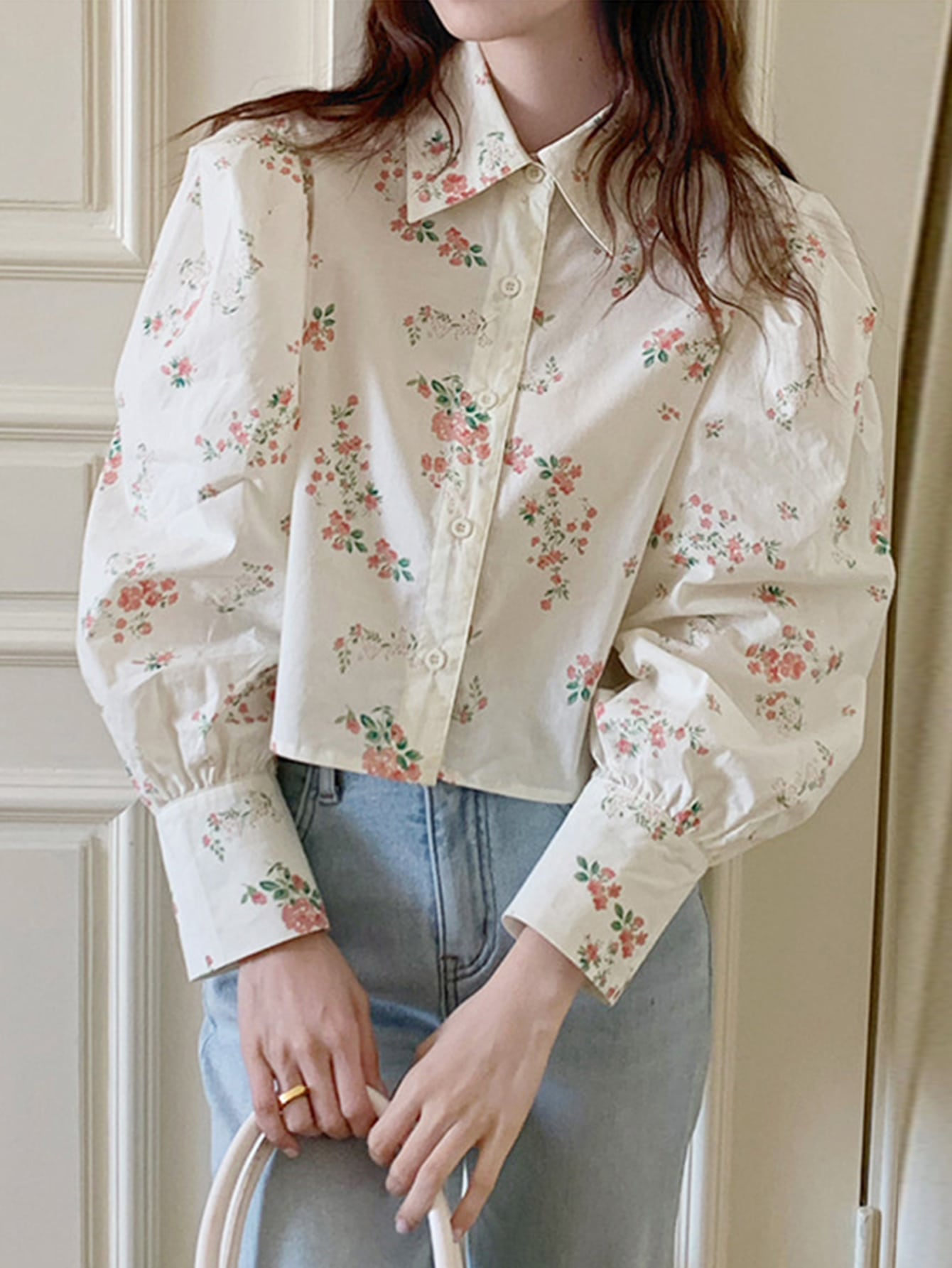 DAZY Ditsy Floral Puff Sleeve Crop Shirt