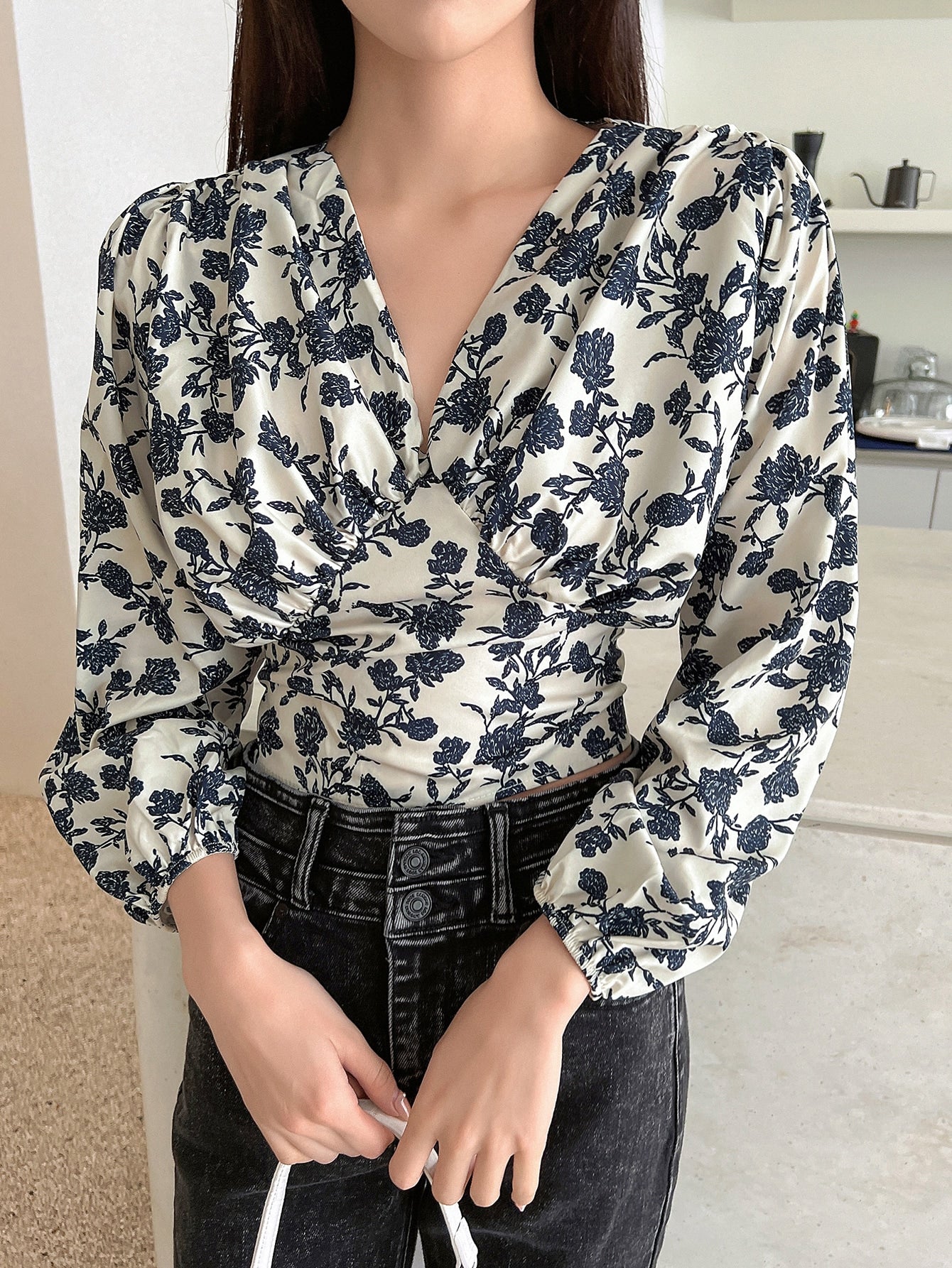 DAZY Floral Print Lantern Sleeve Crop Blouse