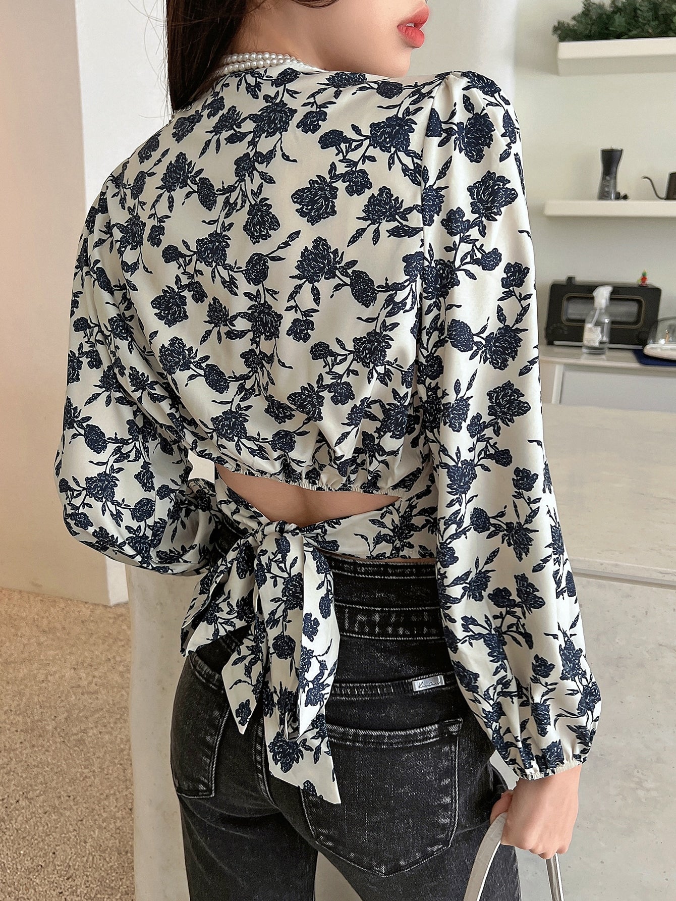 DAZY Floral Print Lantern Sleeve Crop Blouse