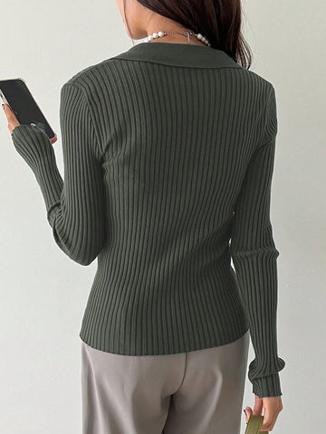 DAZY Solid Color Casual Business Style Turtleneck Fitted Sweater