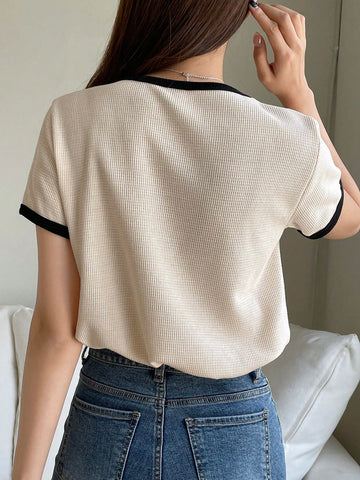 DAZY Casual Simple Contrast Trim Round Neck Short Sleeve T-Shirt