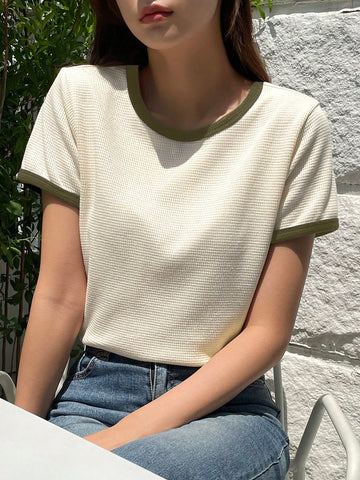 DAZY Casual Simple Contrast Trim Round Neck Short Sleeve T-Shirt
