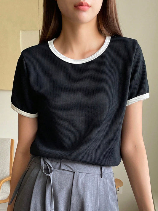 DAZY Casual Simple Contrast Trim Round Neck Short Sleeve T-Shirt