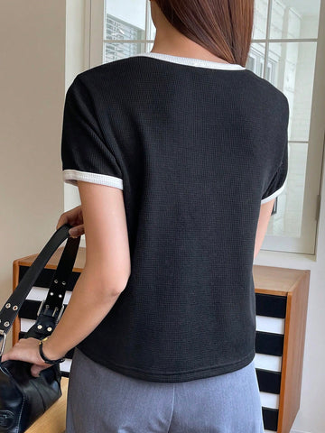 DAZY Casual Simple Contrast Trim Round Neck Short Sleeve T-Shirt